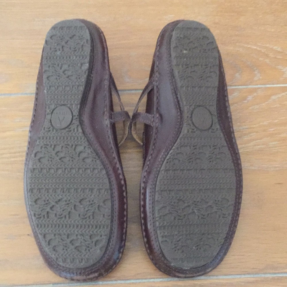 Clarks Brown Leather MaryJane Flats with Scalloped Details - Picture 3 of 6